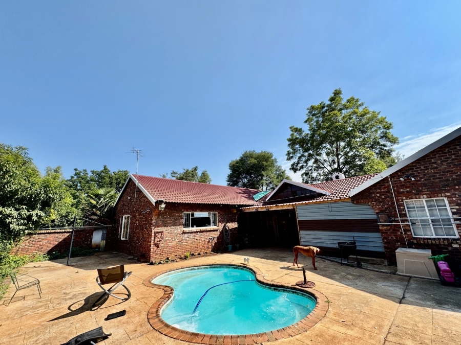 3 Bedroom Property for Sale in Mooivallei Park North West